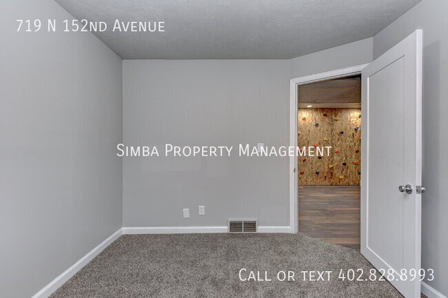 Building Photo - 719 N 152nd Ave
