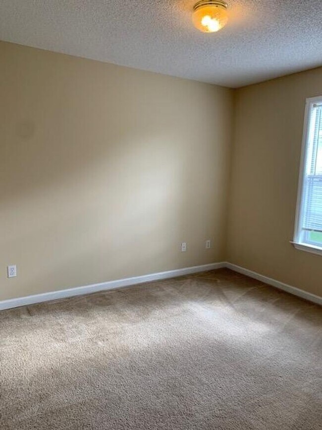 Building Photo - Chadwyck Subdivision