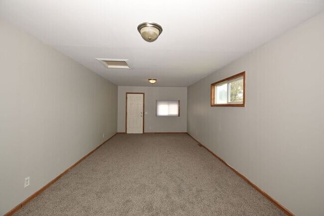 Building Photo - Mishawaka 3 bedroom ranch with large family room and fenced yard