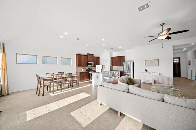 Building Photo - 155 Solana Point Dr
