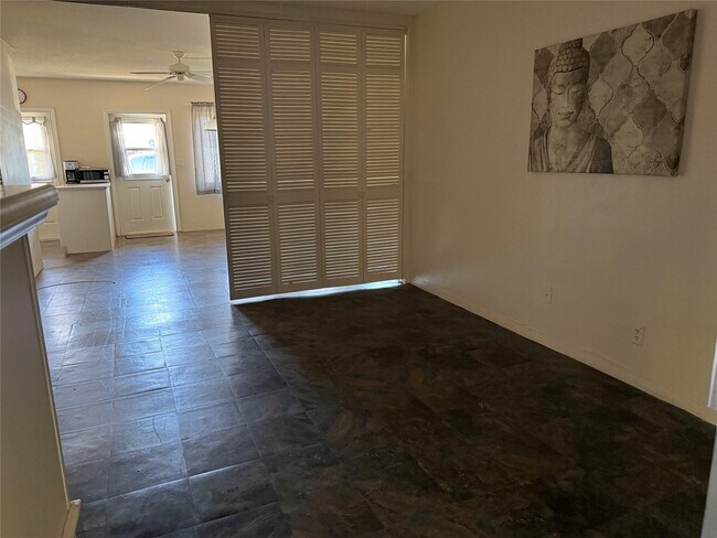 Building Photo - 2115 NE 42nd Ct