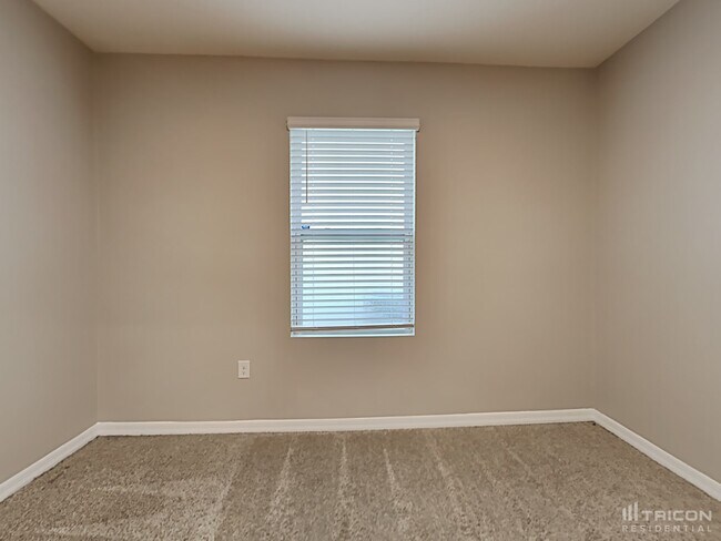 Building Photo - 242 Meadowbrook Blvd