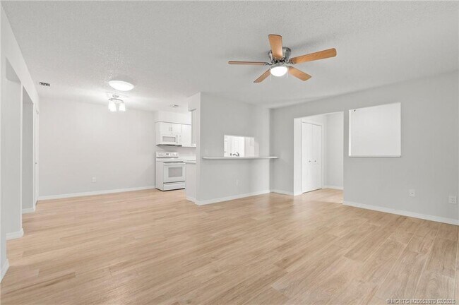 Building Photo - 4047 NW Cinnamon Tree Cir