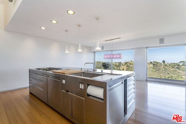 Building Photo - 1260 Linda Flora Dr