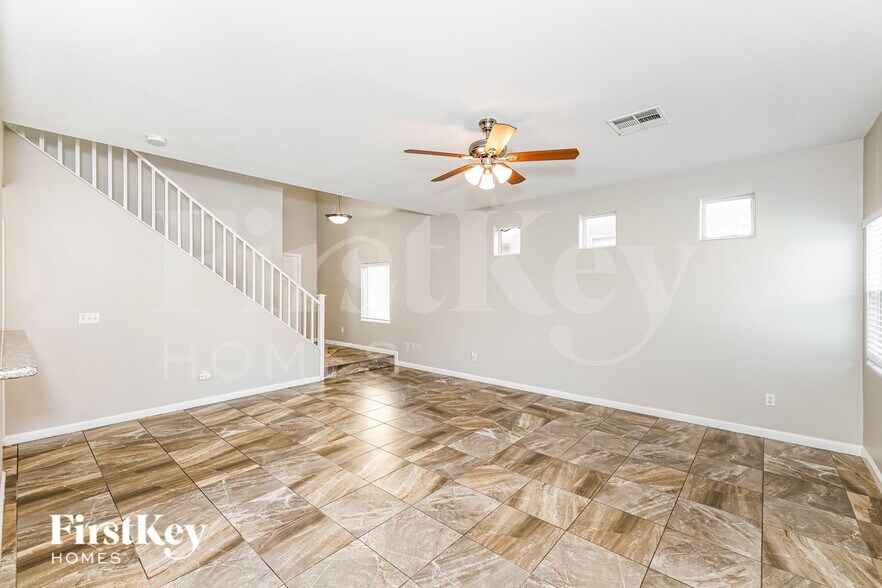Building Photo - 528 E Brown Breeches Ave