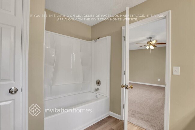 Building Photo - 3000 Springview Pl