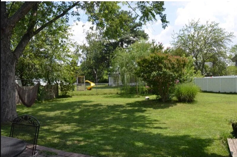 Building Photo - 1621 Debra Dr