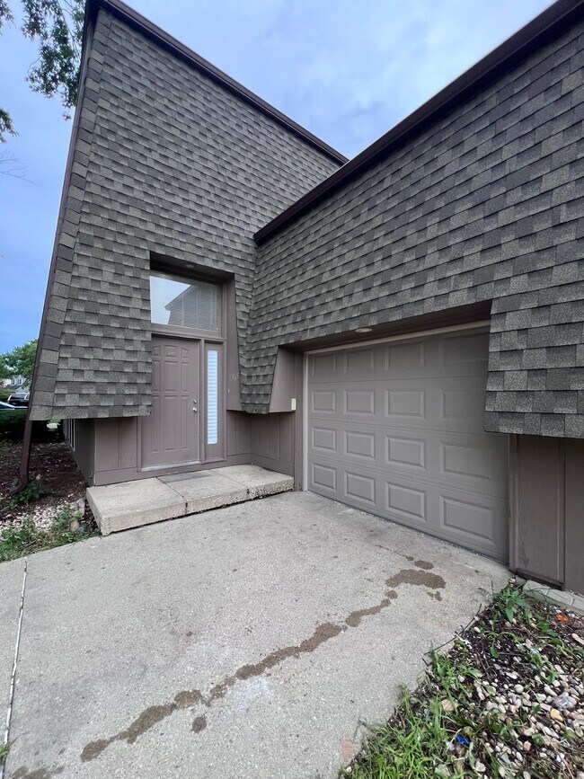 Building Photo - 1637 Sheffield Dr