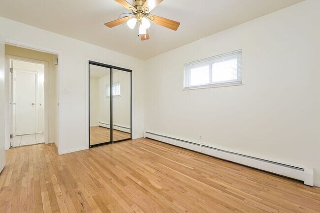 Building Photo - Spacious 2-Bedroom Single-Family with Mode...
