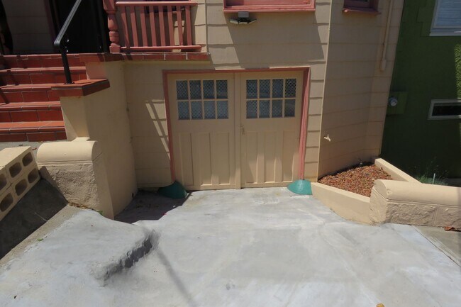 Building Photo - Noe Valley House - 3 beds-1.5 baths - VIEW - garage