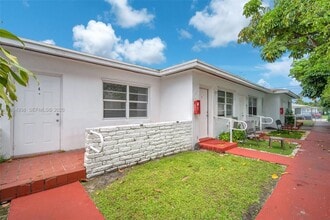 Building Photo - 2130 Bay Dr