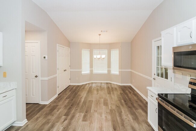 Building Photo - 495 Oakland Hills Dr
