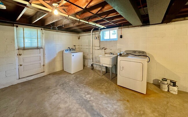 Building Photo - Charming 3 Bedroom/1 Bathroom Home in Essex, Baltimore, MD!