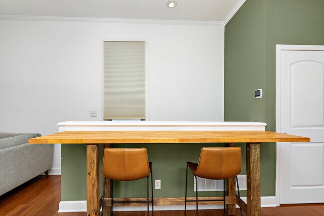 Building Photo - 526 Troost Ave