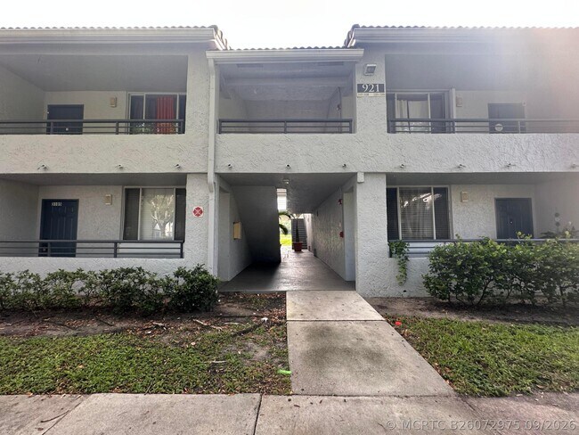 Building Photo - 921 Lyons Rd