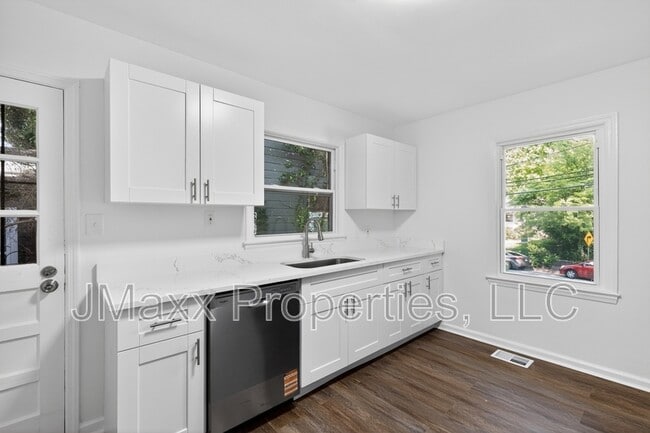 Building Photo - 2036 McPherson Dr