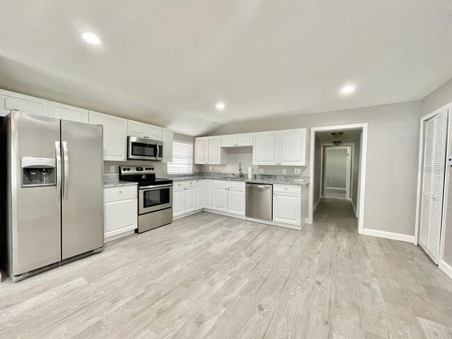 Building Photo - 7108 S Mascotte St