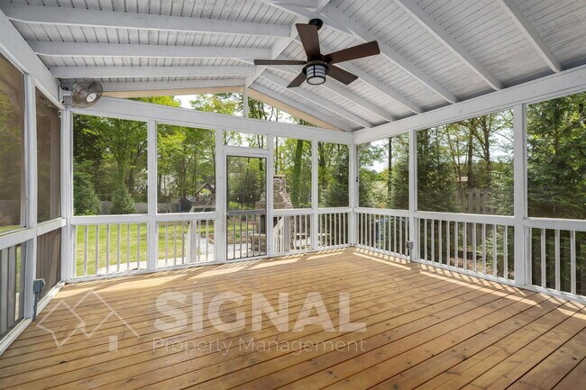 Building Photo - 6232 Sioux Ln
