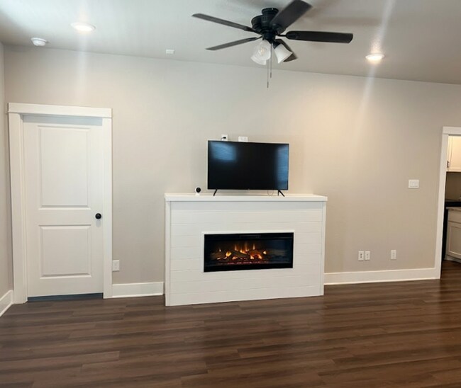 Building Photo - AVAILABLE NOW; APPLY TODAY ON OUR WEBSITE!!!