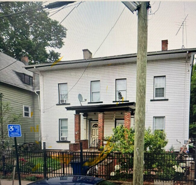 Building Photo - 96 Frank St