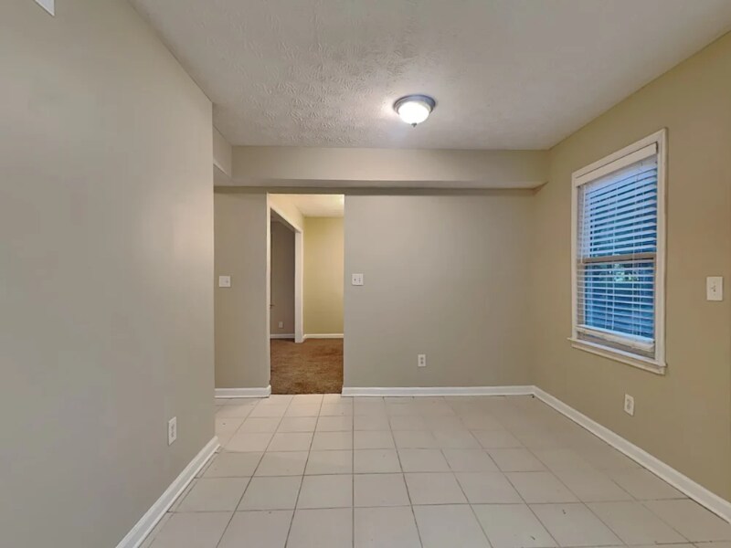 Building Photo - 990 Thousand Oaks Dr