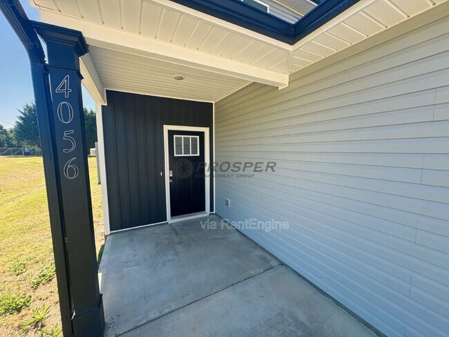 Building Photo - 4056 Parris Bridge Rd