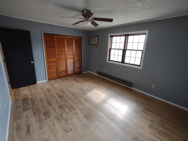 Building Photo - 405-D Church-