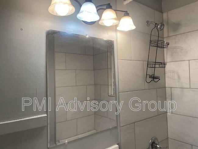 Building Photo - 2424 SW 25th Dr