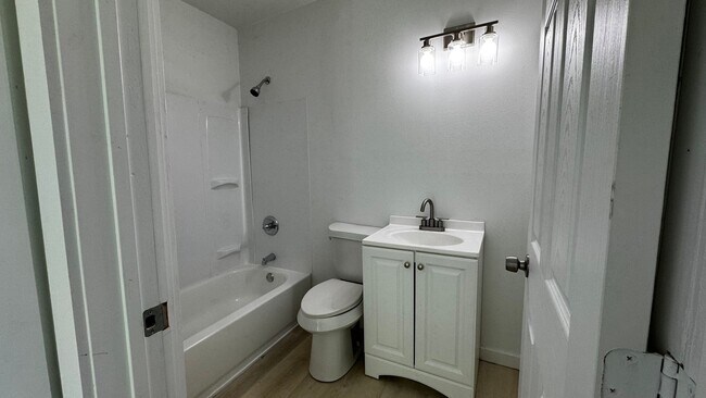 Building Photo - 2BD APARTMENT WITH WATER PAID!!