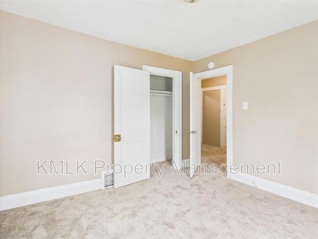 Building Photo - 84 E Mapledale Ave