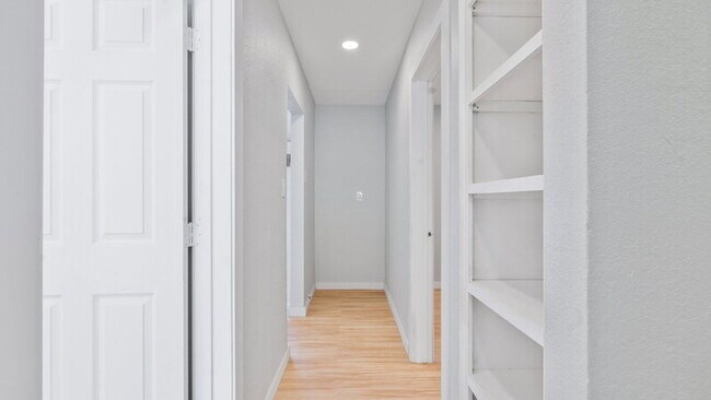Building Photo - 243 San Jacinto Dr