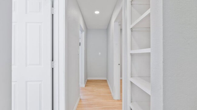 Building Photo - 247 San Jacinto Dr