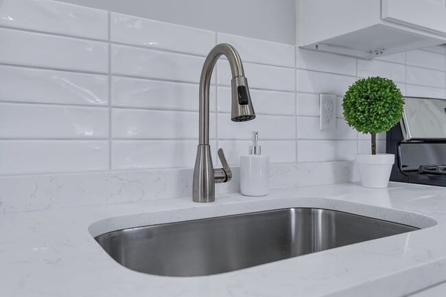 Building Photo - 73 Walnut St