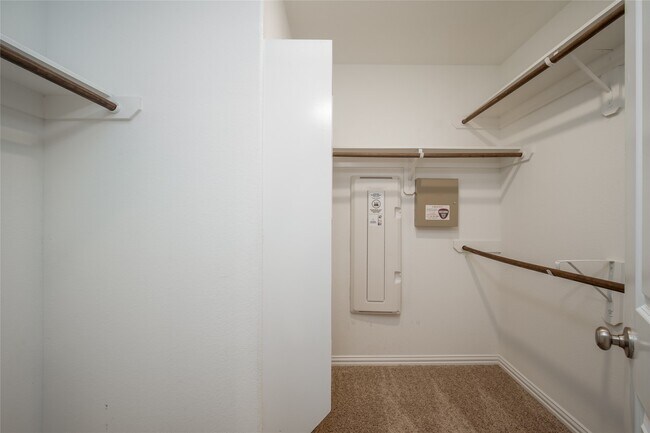 Building Photo - 1826 Ryon Falls Dr