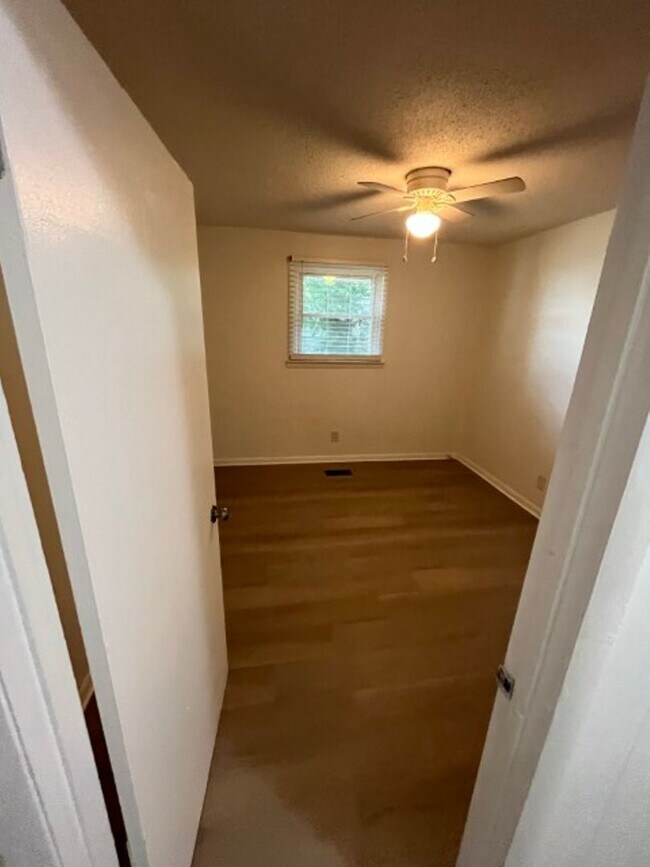 Building Photo - West Nashville 3BR Duplex