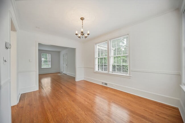 Building Photo - 2bedroom 1 bath