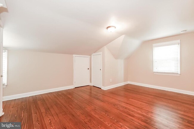 Building Photo - 227 Delview Ln