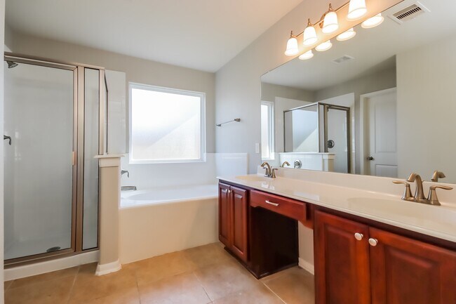 Building Photo - 1110 Shadow Glenn Dr