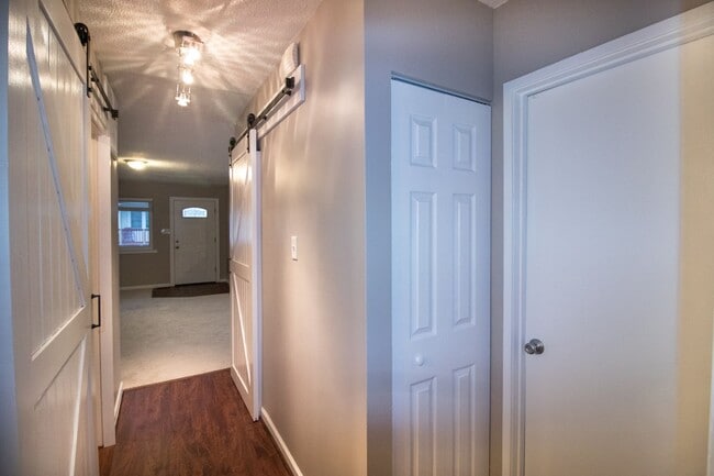 Building Photo - Upgraded & Spacious Condo in the Heart of ...