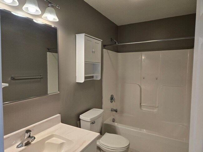 Building Photo - 3 Bed, 2.5 Bath Single Family Home in Mart...