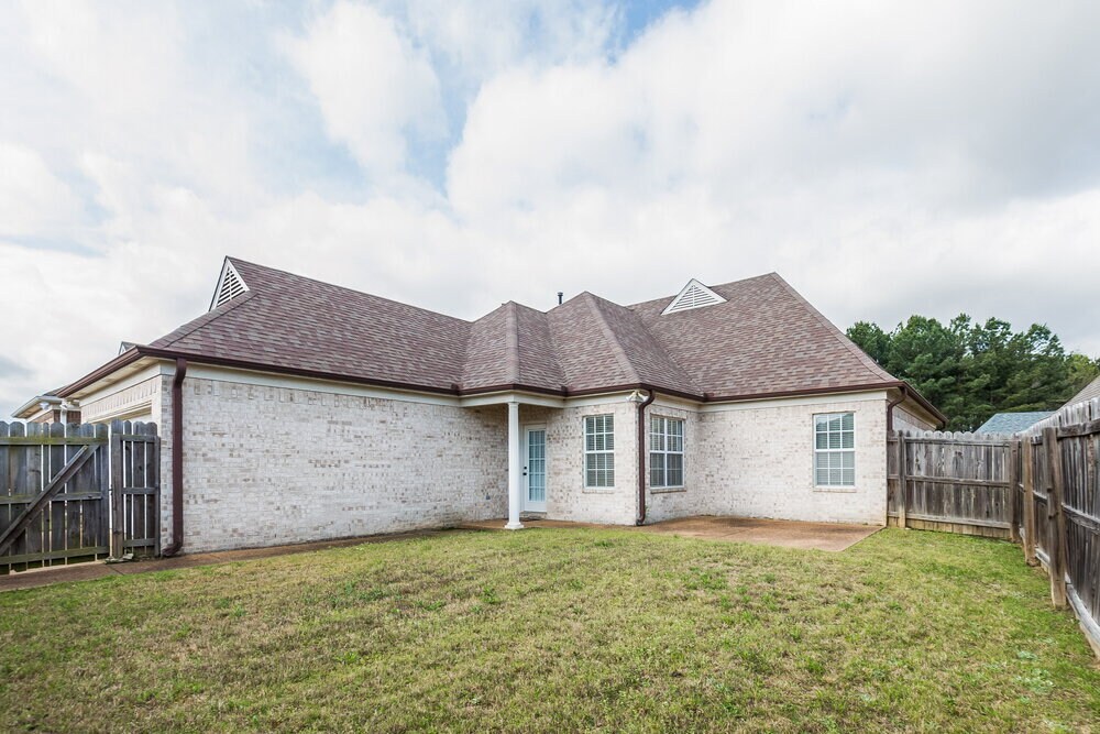 Building Photo - 5774 Bedford Loop E