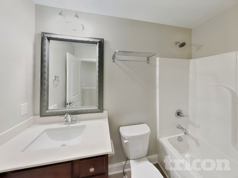 Building Photo - 1372 Wentworth Dr