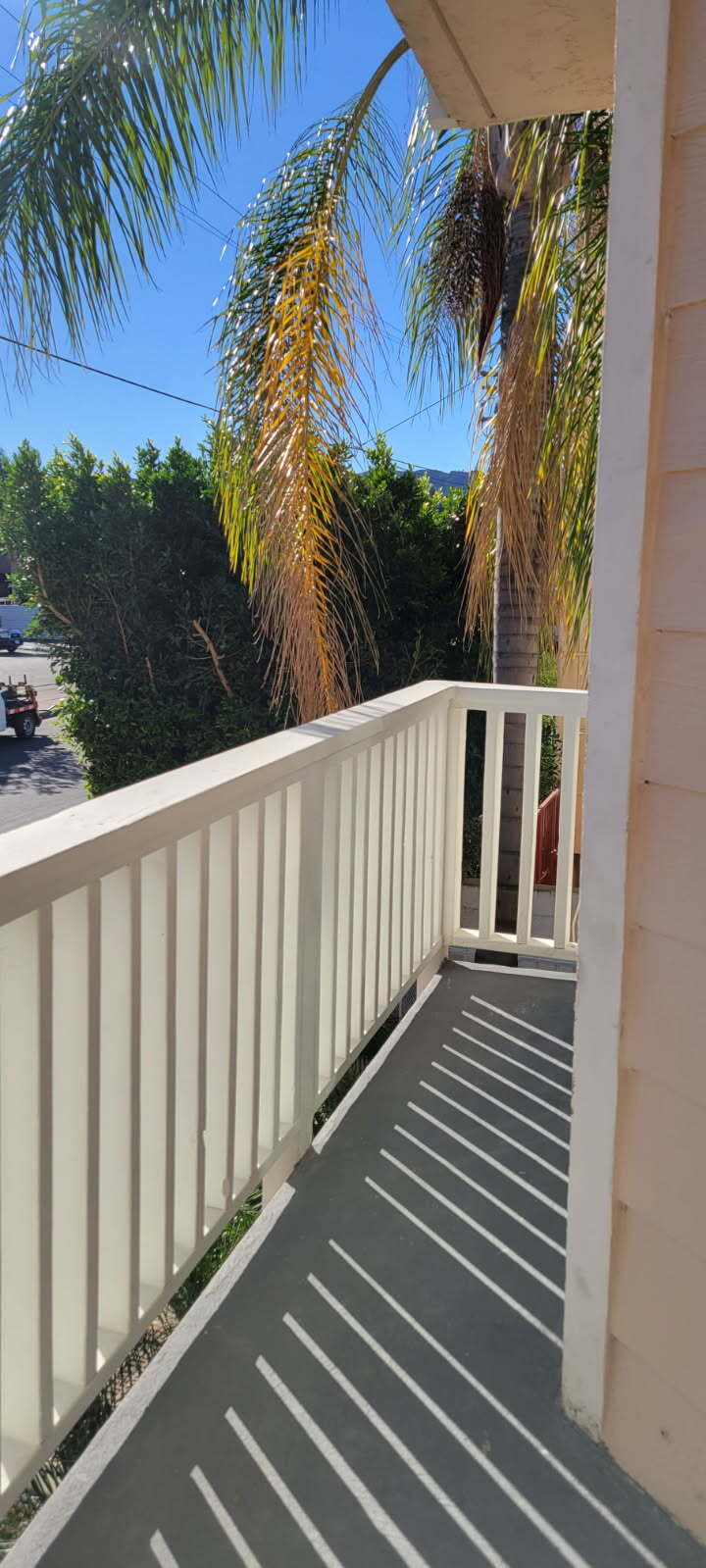 Balcony - 5135 Zelzah Ave