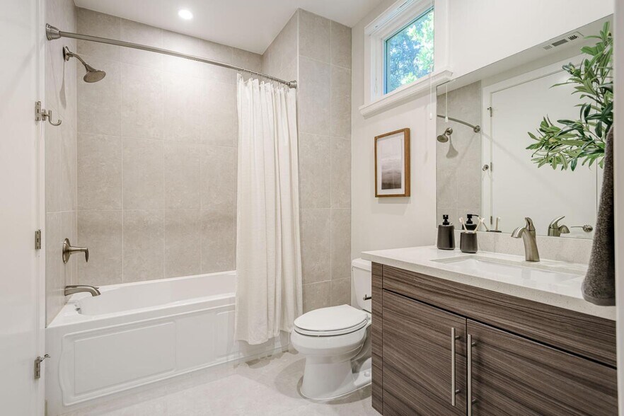 Building Photo - 600 El Camino Real