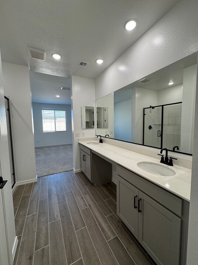 Building Photo - 7606 W Smoketree Dr