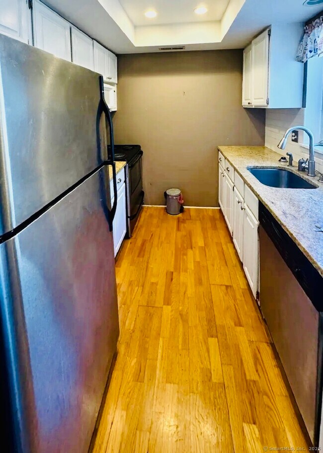 Building Photo - 107 Glen Dr