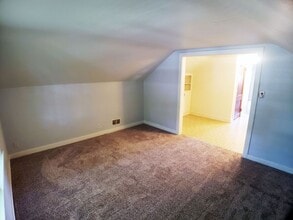 Building Photo - Cute Downtown Apartment