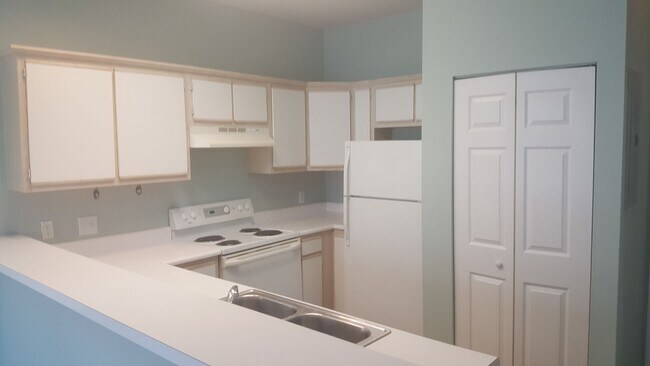 Building Photo - 1st floor 1bed 1 bath condo Fairways at Ri...