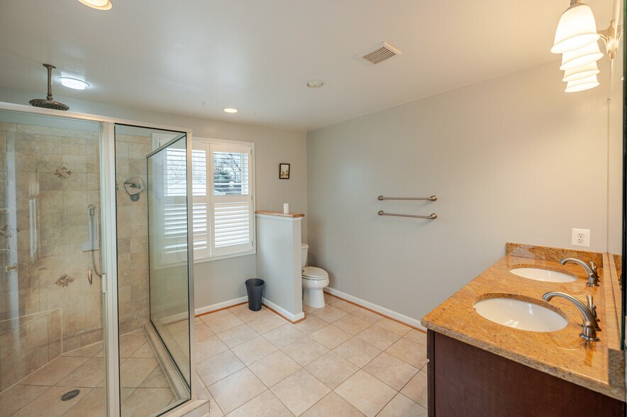 Building Photo - 5806 Flanders St