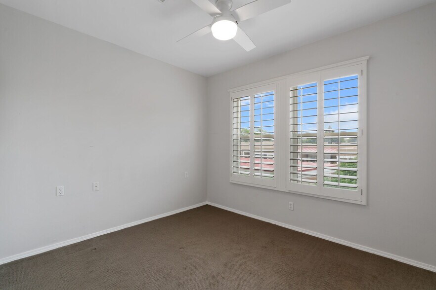 Building Photo - 663 Bishops Lodge Rd